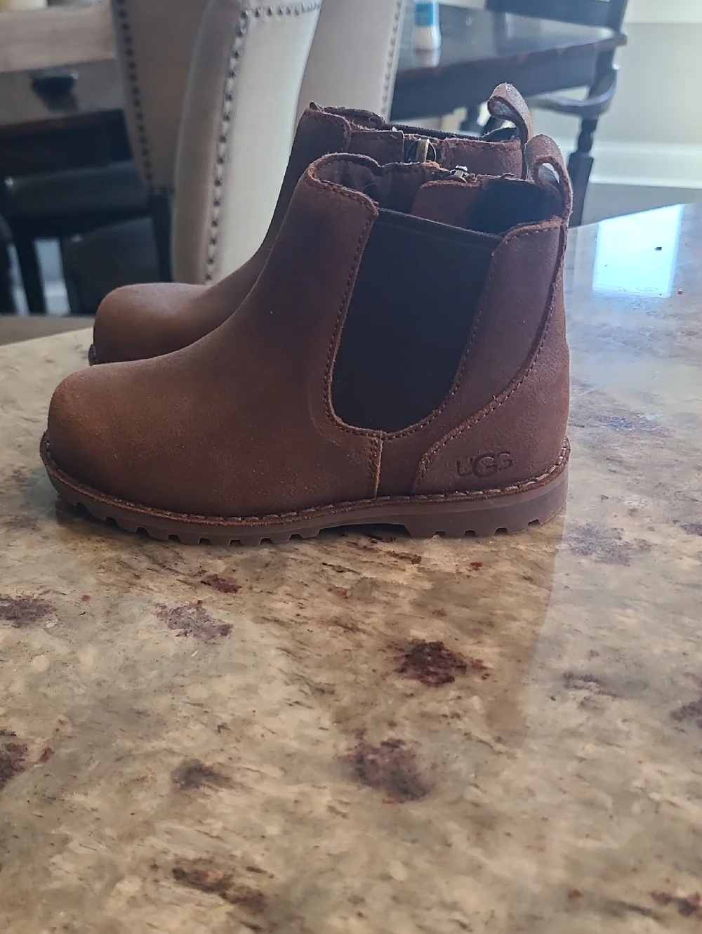 🦔UGG Callum Chelsea Kids Boots - Sz 9